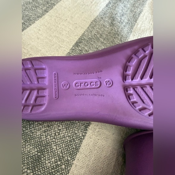 Purple Crocs SZ 10 Slip on Clogs shoes Purple/Red Cheetah Print inside - Picture 6 of 8